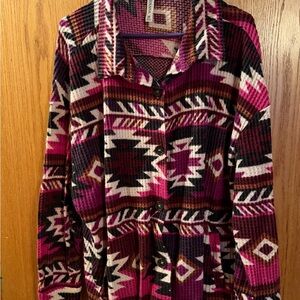 Zenana Outfitters Multicolor Geometric Shirt